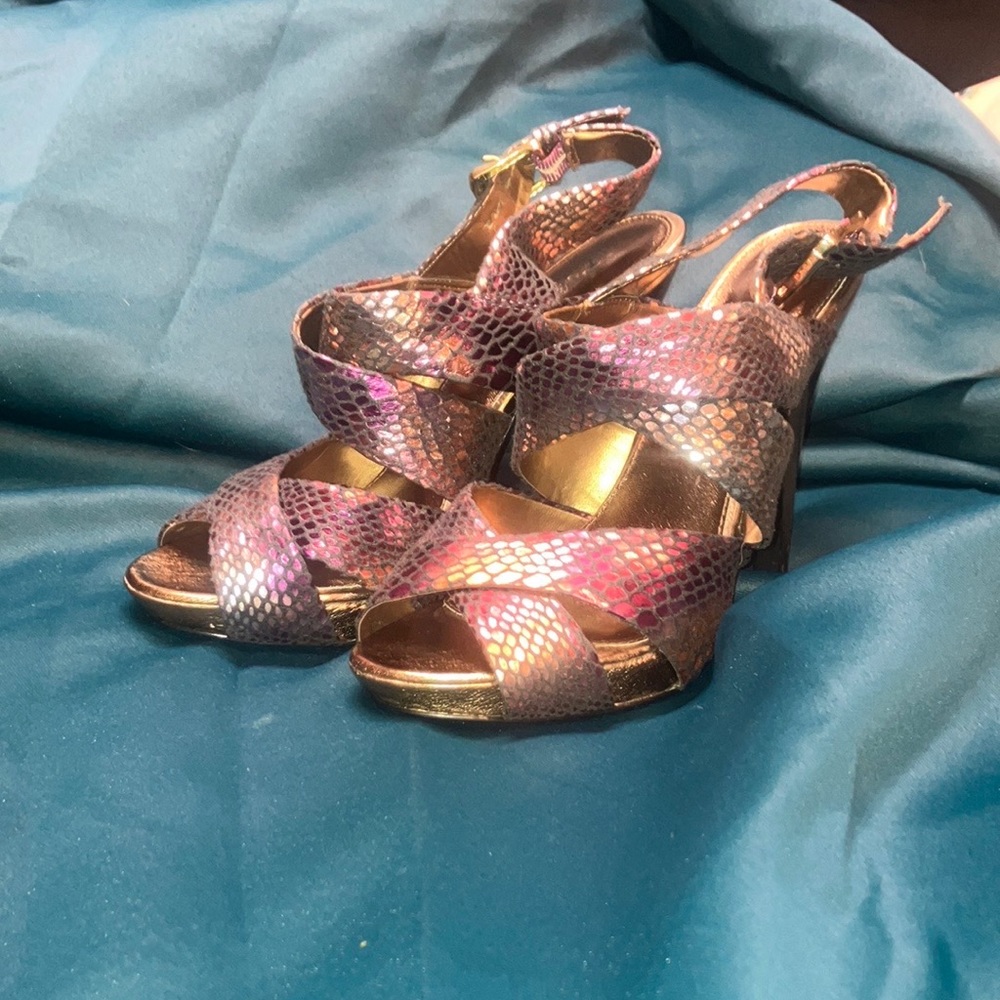 Sarah Jayne gold and purple heels with scale print  |  Womens size 8 1/2